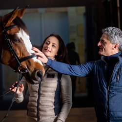 ✨Plongez dans l’univers de la DADAMANIA✨

Être Dada c’est avant tout être passionné. Laurent Cisneros est un passionné, il associe le monde du vin et son amour pour les chevaux à travers la Dadamania. 🐴

Cela représente : 
Son ardeur pour le monde du cheval qu’il partage avec sa fille Mélanie lors de compétitions nationales de sauts d’obstacles. 🏅
Un rapport de confiance où l’homme et l’animal donnent le meilleur de ce qu’ils sont, pour ne faire qu’un... à l’instar du vigneron et de son terroir. 🐎

Les chevaux de Rouillac sont les meilleurs ambassadeurs de l’esprit de la Maison Cisneros : un lien fort à la nature, le goût du challenge, une
complicité et une émotion partagée en famille. 🍷

–

Boutique de la Maison Cisneros au Château de Rouillac ouverte du lundi au samedi de 9h à 18h.
📍 12 Chem. du 20 Août 1949, 33610 Canéjan
📧 contact@maisoncisneros.com
☎️ 05.57.12.84.63

 #pessacleognan #bordeaux #maisoncisneros #famillecisneros #famillelaurentcisneros #vin #vinsdebordeaux #wine #dadaderouillac
#horses #dada #jumping